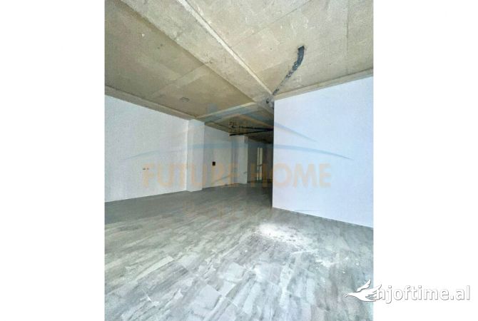 Ambiente Commerciale in Affitto 1+1 a Tirana - 1,200 Euro