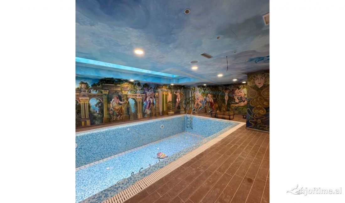 21 Dhjetori Qira, Ambient Biznesi, 