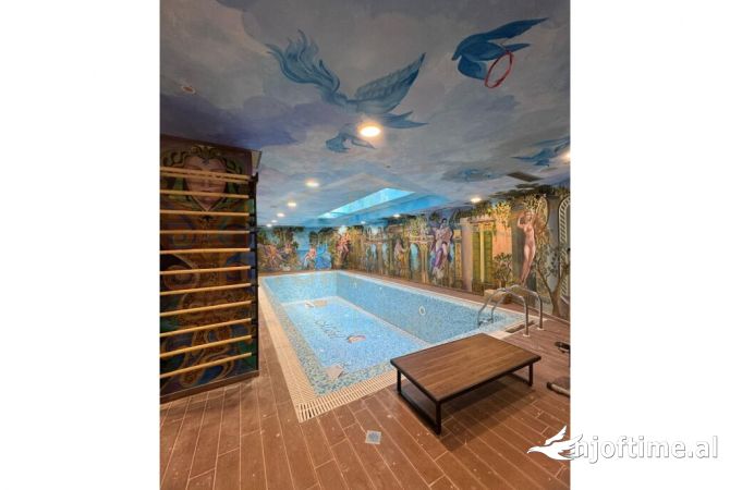 21 Dhjetori Qira, Ambient Biznesi, 