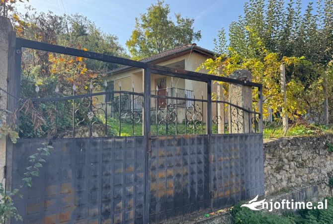 Shtepi ne shitje Shtepi Private ne Pogradec, 2+1, Mobilimi Pjeserisht e mobiluar, Pagesa 21,000  Euro.