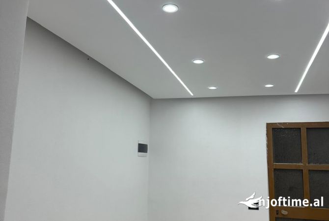 Ambiente Commerciale in Affitto 3+1 a Tirana - 400 Euro