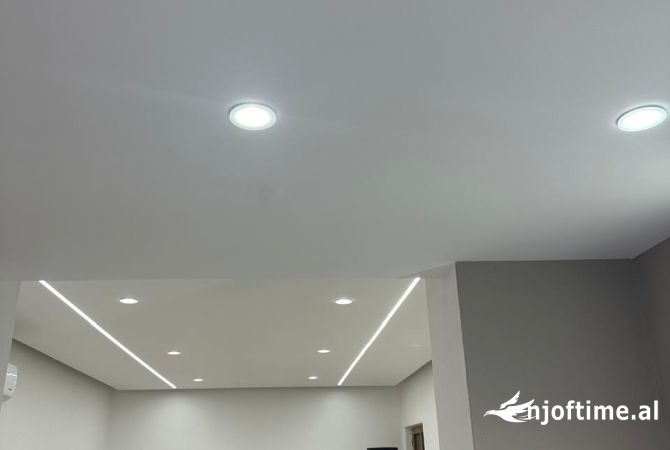 Ambiente Commerciale in Affitto 3+1 a Tirana - 400 Euro