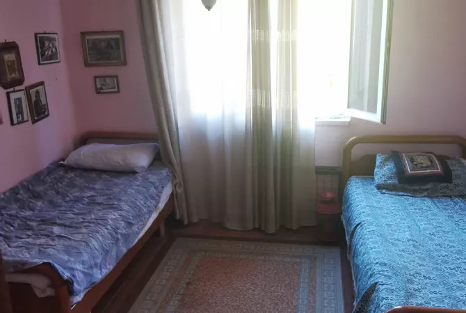 Shtepi me qera Apartament ne Tirane, 1+1, Mobilimi E mobiluar, Pagesa 40,000  Leke.