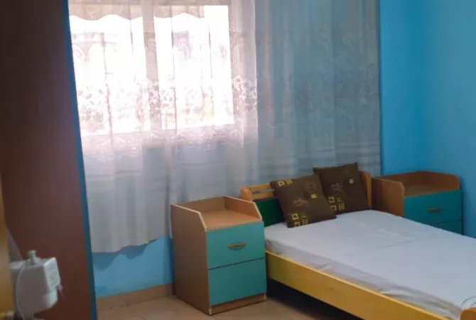 Shtepi ne shitje Apartament ne Tirane, 2+1, Mobilimi E mobiluar, Pagesa 130,000  Euro.