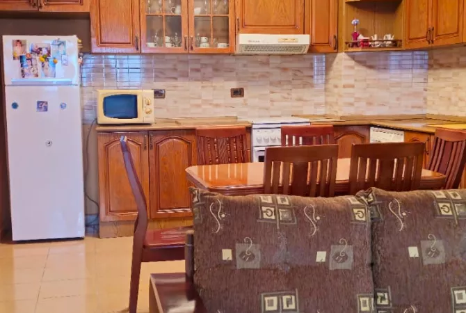 Shtepi ne shitje Apartament ne Tirane, 2+1, Mobilimi E mobiluar, Pagesa 130,000  Euro.