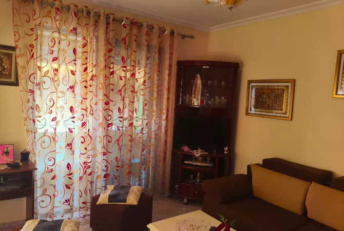 Shtepi me qera Apartament ne Tirane, 1+1, Mobilimi E mobiluar, Pagesa 400  Euro.