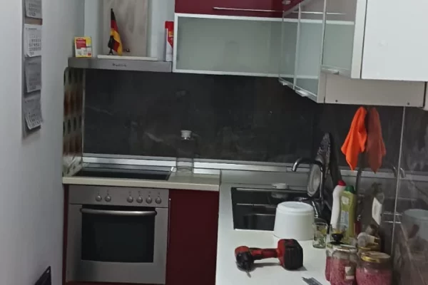 Shtepi me qera Apartament ne Tirane, Garsoniere, Mobilimi Bosh, pa mobiluar, Pagesa 30,000  Leke.