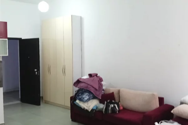 Shtepi me qera Apartament ne Tirane, Garsoniere, Mobilimi Bosh, pa mobiluar, Pagesa 30,000  Leke.