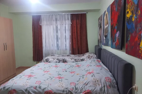 Shtepi ne shitje Apartament ne Tirane, 2+1, Mobilimi Bosh, pa mobiluar, Pagesa 144,000  Euro.