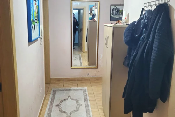 Shtepi ne shitje Apartament ne Tirane, 2+1, Mobilimi Bosh, pa mobiluar, Pagesa 144,000  Euro.