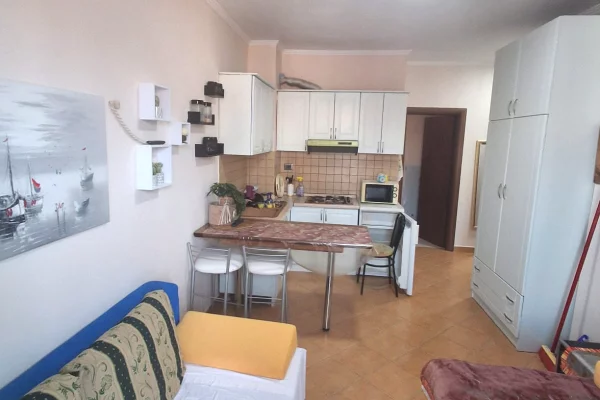 Shtepi ne shitje Apartament ne Durres, Garsoniere, Mobilimi E mobiluar, Pagesa 52,000  Euro.