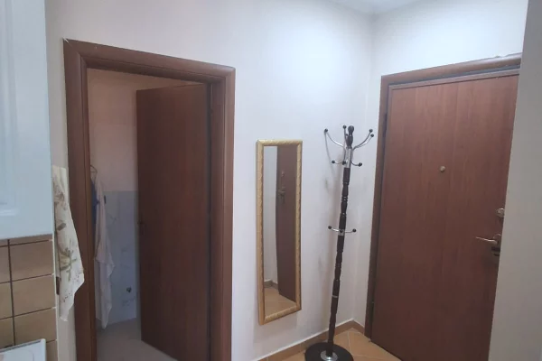 Shtepi ne shitje Apartament ne Durres, Garsoniere, Mobilimi E mobiluar, Pagesa 52,000  Euro.