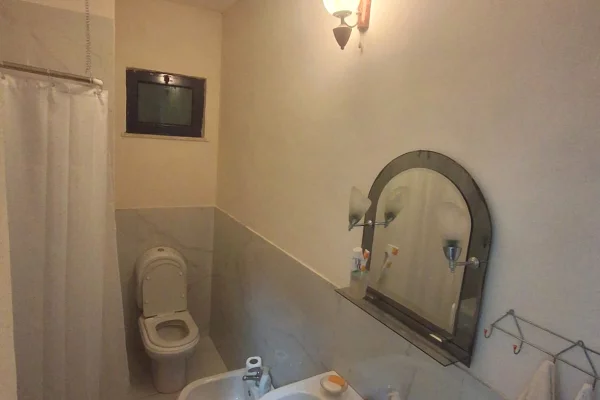 Shtepi ne shitje Apartament ne Durres, Garsoniere, Mobilimi E mobiluar, Pagesa 52,000  Euro.