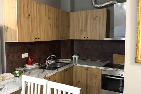 Shtepi me qera Apartament ne Tirane, 3+1, Mobilimi E mobiluar, Pagesa 55,000  Leke.