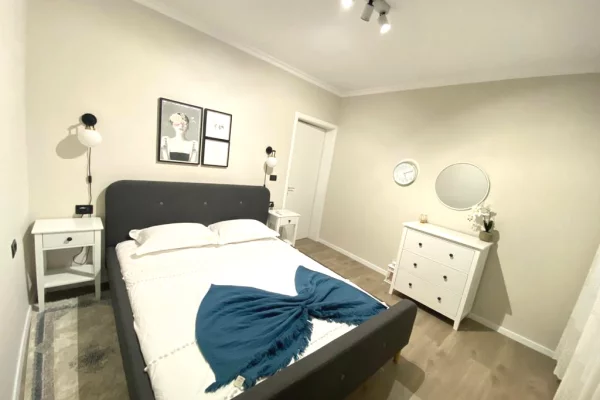 Shtepi me qera Apartament ne Tirane, 2+1, Mobilimi E mobiluar, Pagesa 80,000  Leke.