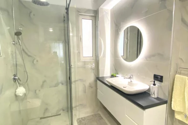 Shtepi me qera Apartament ne Tirane, 2+1, Mobilimi E mobiluar, Pagesa 80,000  Leke.