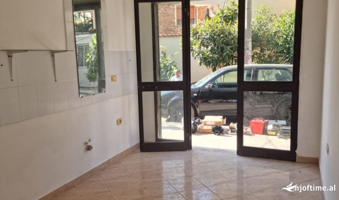 Shitet njesi biznesi (zyre)