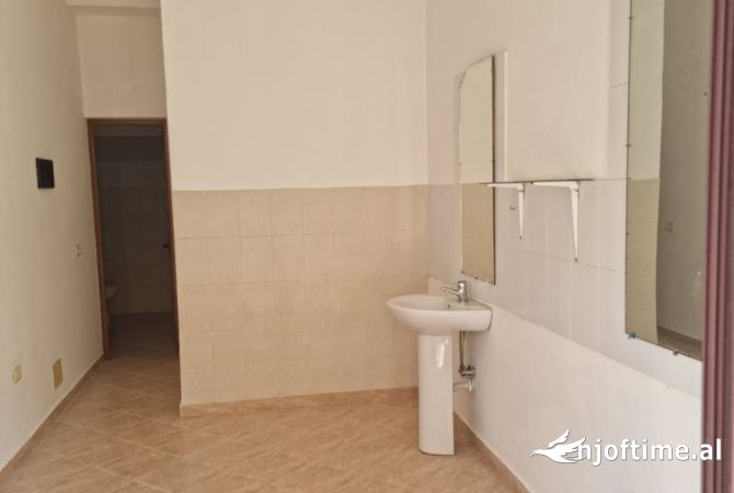 Business Property in Sale 3+1 in Tirana - 36,000 Euro