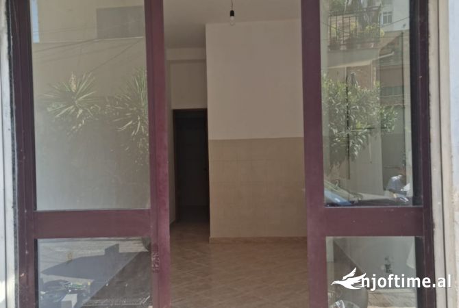 Business Property in Sale 3+1 in Tirana - 36,000 Euro