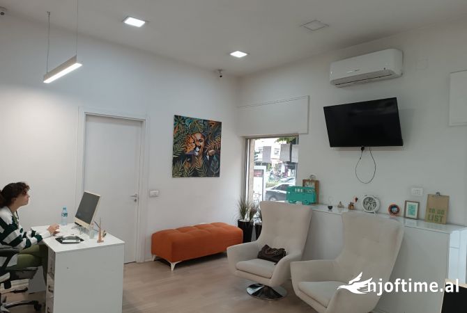 Ambiente Commerciale in Affitto 1+1 a Tirana - 800 Euro