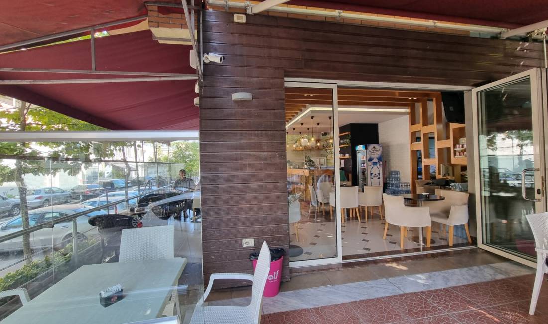 Ambjent biznesi ne shitje Bar kaffe\furre buke\pasticeri