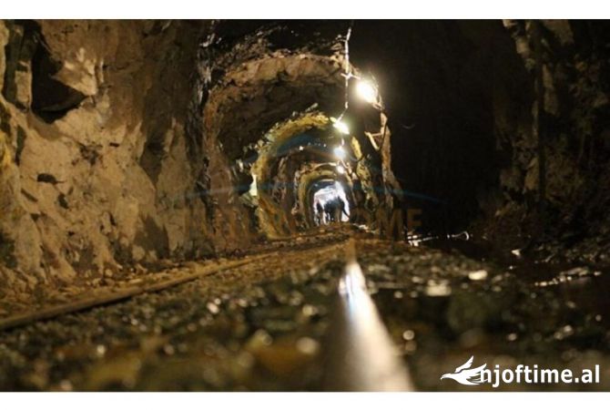 Ambiente Commerciale in Vendita 4+1 a Dibra - 450,000 Euro