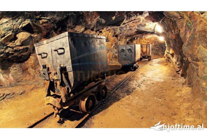 Ambiente Commerciale in Vendita 4+1 a Dibra - 450,000 Euro