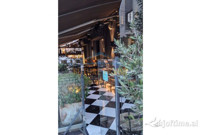 Shitet , Biznesi tek 21 Dhjetori , Rruga "Federik Shiroka" 