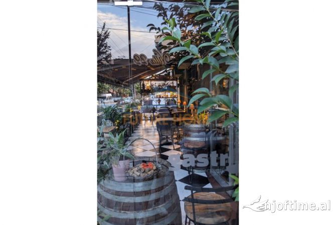 Shitet , Biznesi tek 21 Dhjetori , Rruga "Federik Shiroka" 