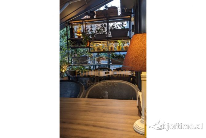 Shitet , Biznesi tek 21 Dhjetori , Rruga "Federik Shiroka" 