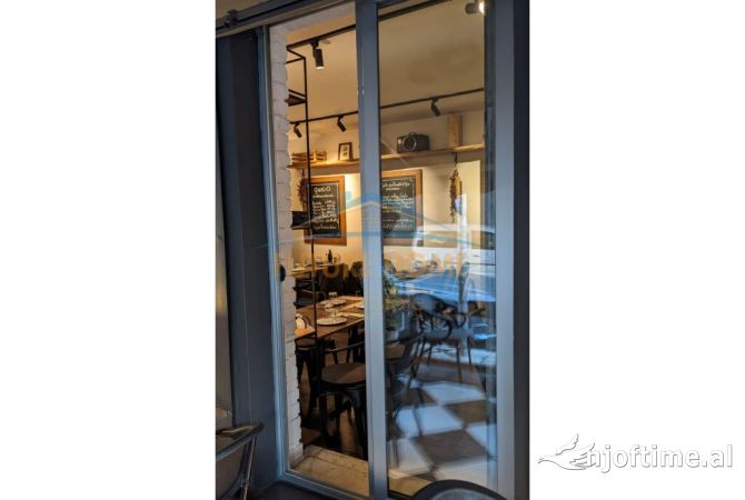 Shitet , Biznesi tek 21 Dhjetori , Rruga "Federik Shiroka" 