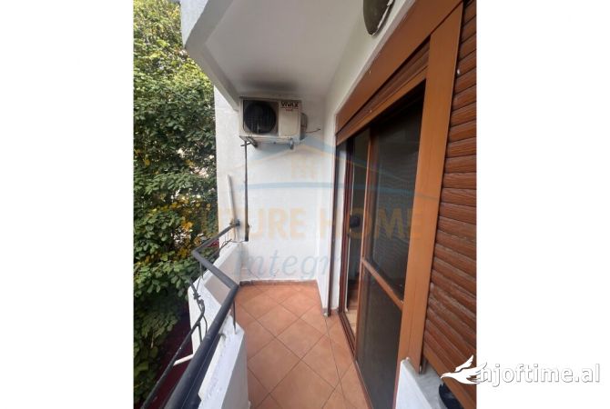 Ambiente Commerciale in Affitto 3+1 a Tirana - 900 Euro