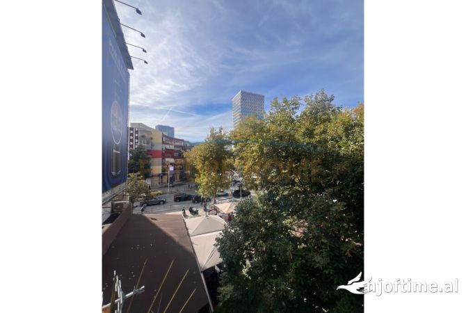 Ambiente Commerciale in Affitto 3+1 a Tirana - 900 Euro
