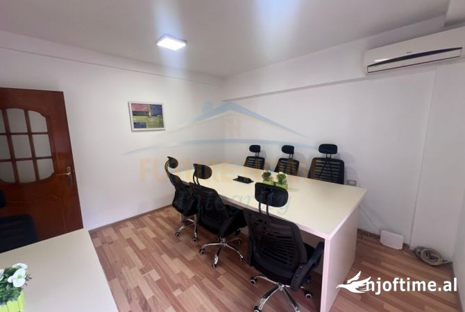 Ambiente Commerciale in Affitto 3+1 a Tirana - 900 Euro