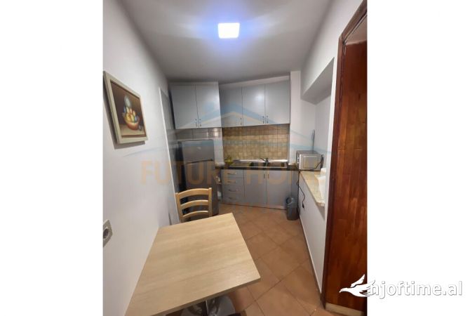 Qera, Ambient per Zyra, Qender,