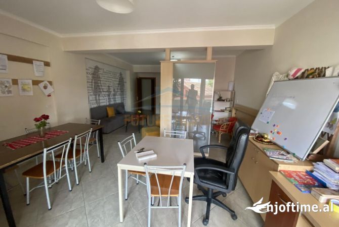 Ambiente Commerciale in Affitto 3+1 a Tirana - 1,200 Euro