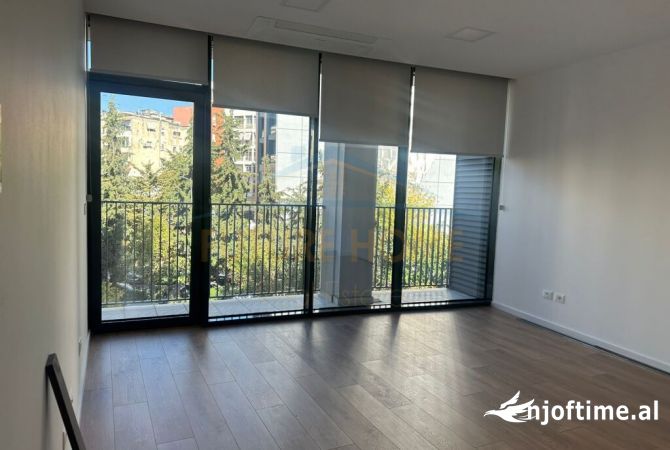 Apartamenti Per Zyra eshte i pozicionuar tek Lake View Residences, Rruga e Kosovareve