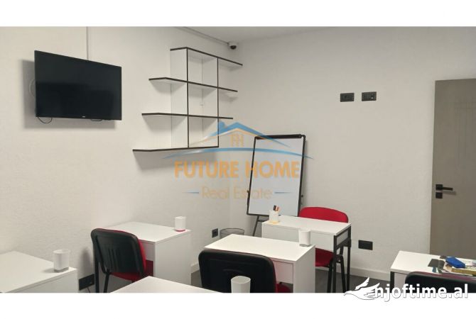 Ambiente Commerciale in Affitto 3+1 a Tirana - 800 Euro