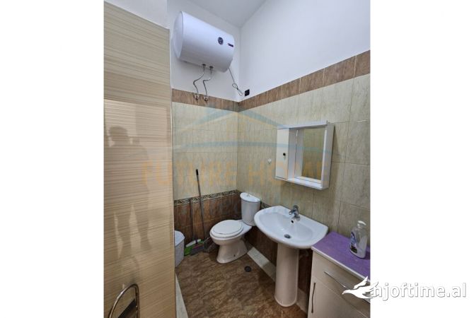 Shitet, Ambient Biznesi, Rruga Ferit Xhajko, Tirane.