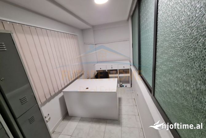  ambient me Qera per zyra tek Ish blloku, prane LSI