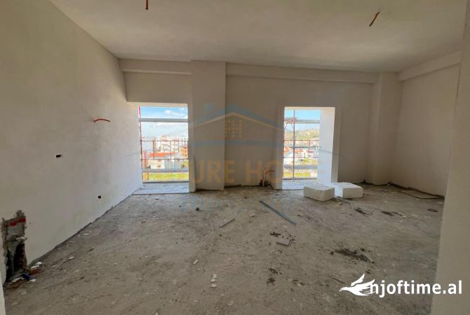 Shtepi ne shitje Apartament ne Tirane, 1+1, Mobilimi Bosh, pa mobiluar, Pagesa 135,000  Euro.