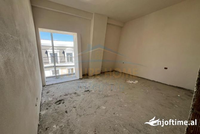 Shtepi ne shitje Apartament ne Tirane, 1+1, Mobilimi Bosh, pa mobiluar, Pagesa 135,000  Euro.
