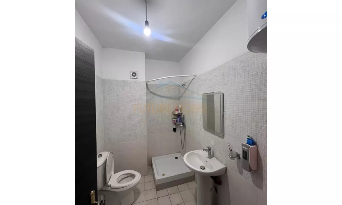 Shtepi ne shitje Apartament ne Tirane, 2+1, Mobilimi E mobiluar, Pagesa 150,000  Euro.