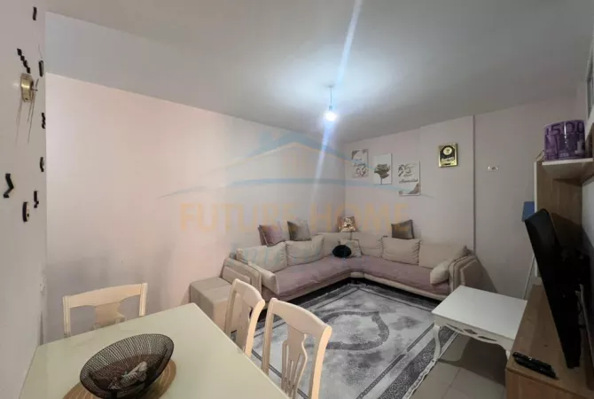 Shtepi ne shitje Apartament ne Tirane, 2+1, Mobilimi E mobiluar, Pagesa 150,000  Euro.