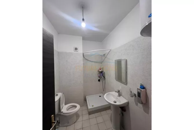 Shtepi ne shitje Apartament ne Tirane, 2+1, Mobilimi E mobiluar, Pagesa 150,000  Euro.