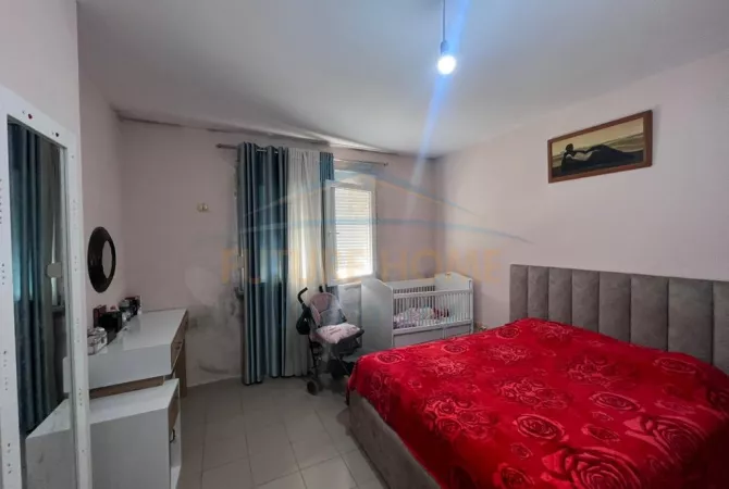 Shtepi ne shitje Apartament ne Tirane, 2+1, Mobilimi E mobiluar, Pagesa 150,000  Euro.
