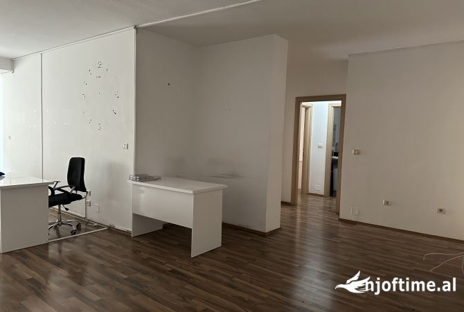 Apartament me qera per zyra 