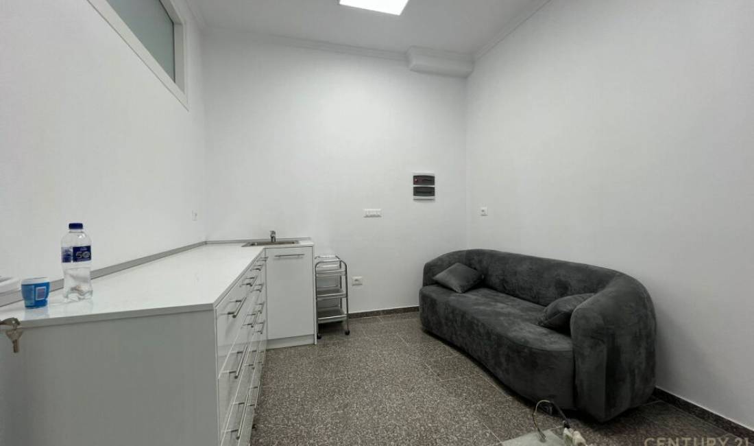 Ambient per klinike te Rruga e Burgut!  