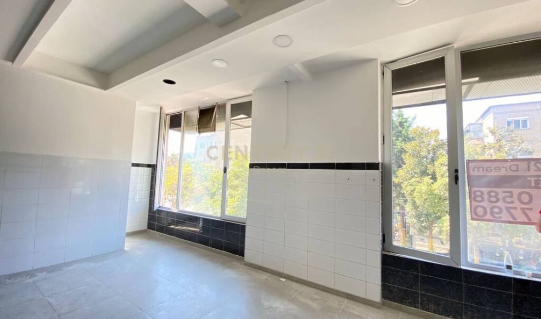 Shitet Njesi Komerciale prane Oxhakut!  