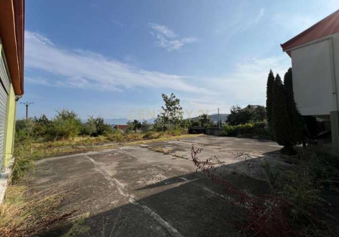 Truall ose Toke ne Tirane - 100,000 Euro